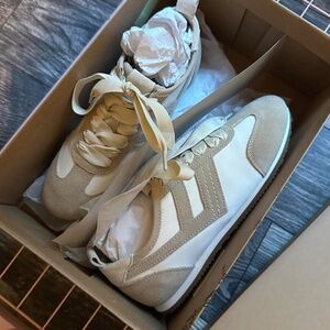 Free People Aces Tennis Shoe - Chalk/Dessert Sand